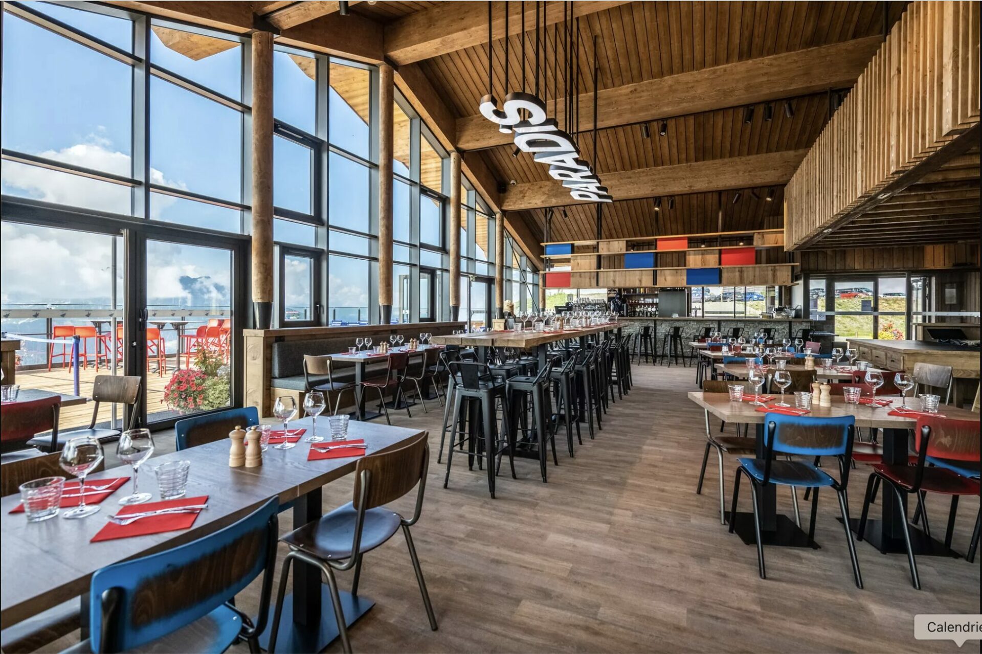 salle intérieur du restaurant Paradis à la Rosière