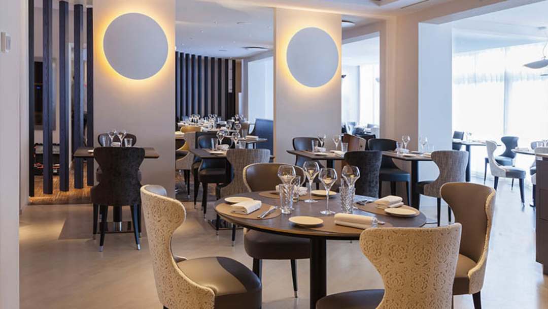Salle du restaurant, poste de second de cuisine en Alsace